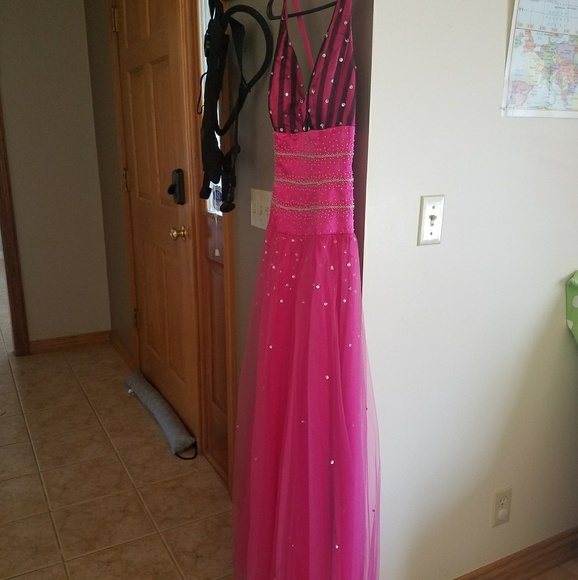 💃🎉👀 Black/Pink Evening Gown - Picture 2 of 7